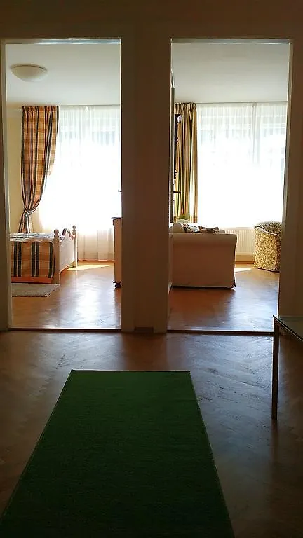 Halada House Apartments Κάρλοβι Βάρι