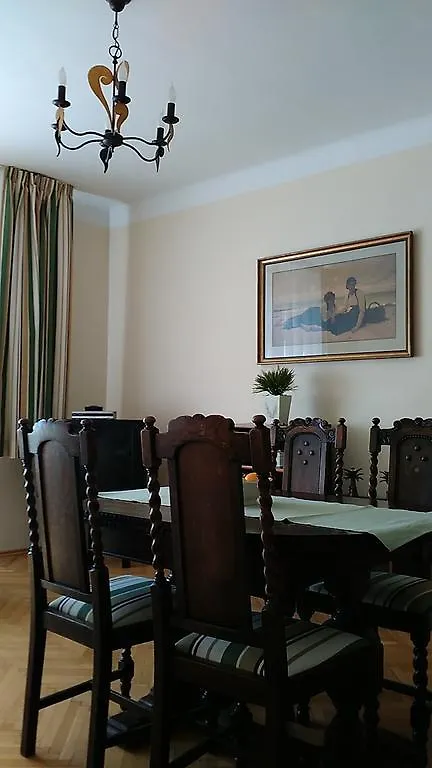 Halada House Apartments Κάρλοβι Βάρι