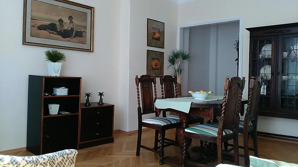 Halada House Apartments Κάρλοβι Βάρι
