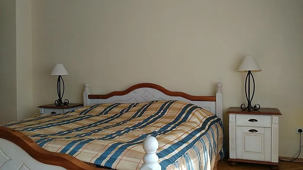 Halada House Apartments Κάρλοβι Βάρι