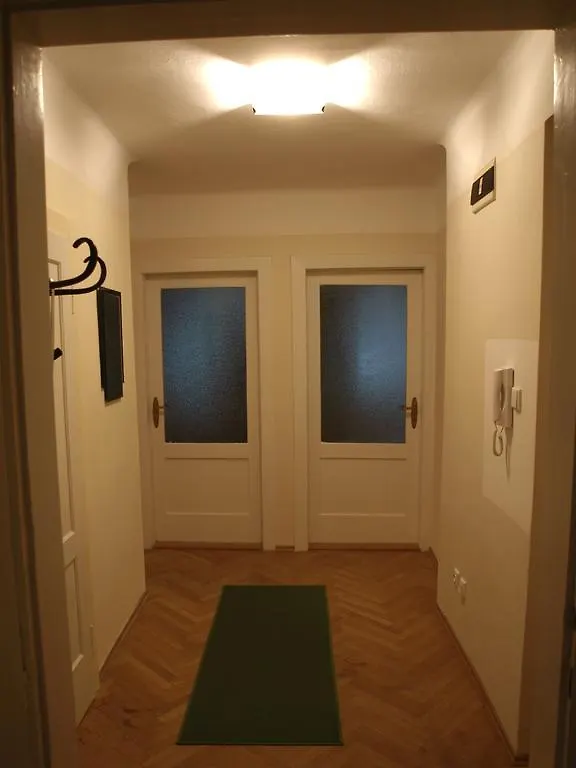 Halada House Apartments Κάρλοβι Βάρι