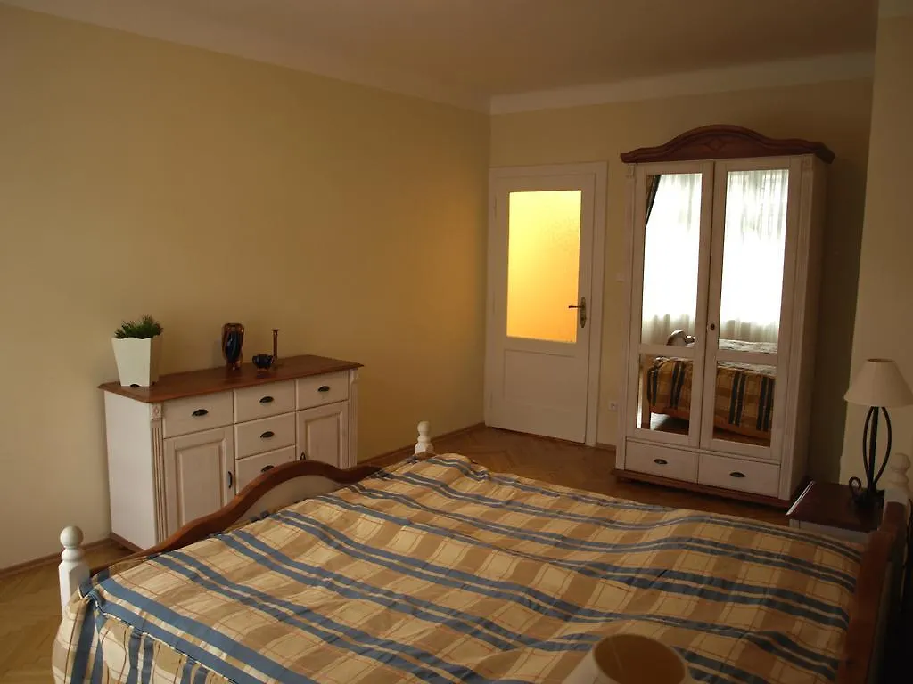 Halada House Apartments Κάρλοβι Βάρι
