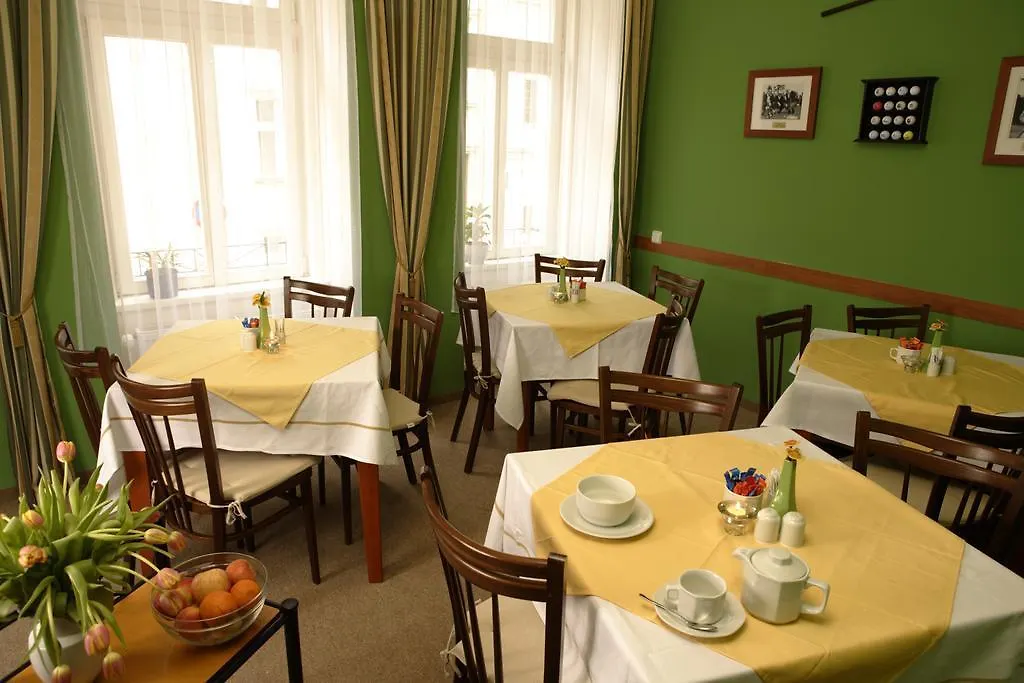 Halada House Apartments Κάρλοβι Βάρι