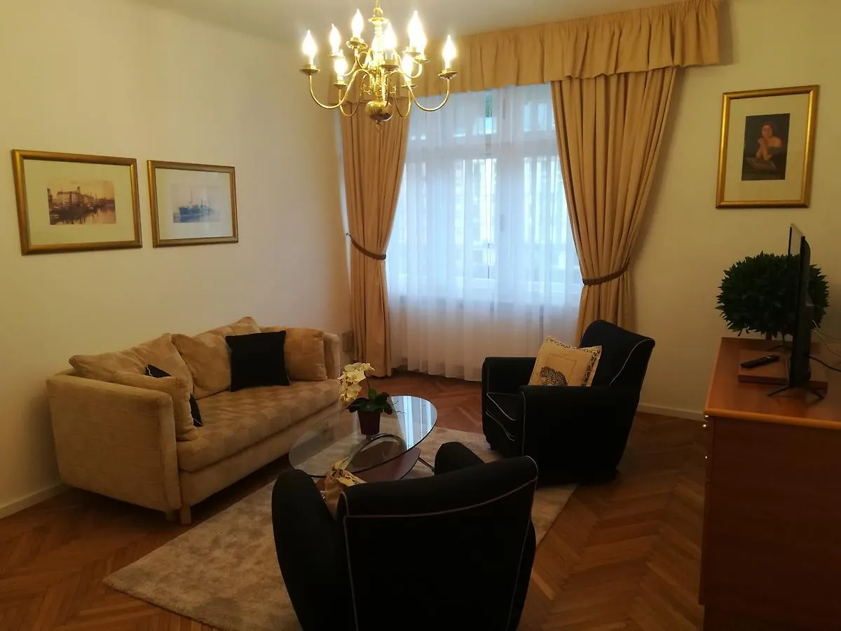 Halada House Apartments Κάρλοβι Βάρι