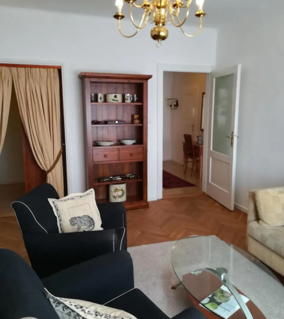 Halada House Apartments Κάρλοβι Βάρι