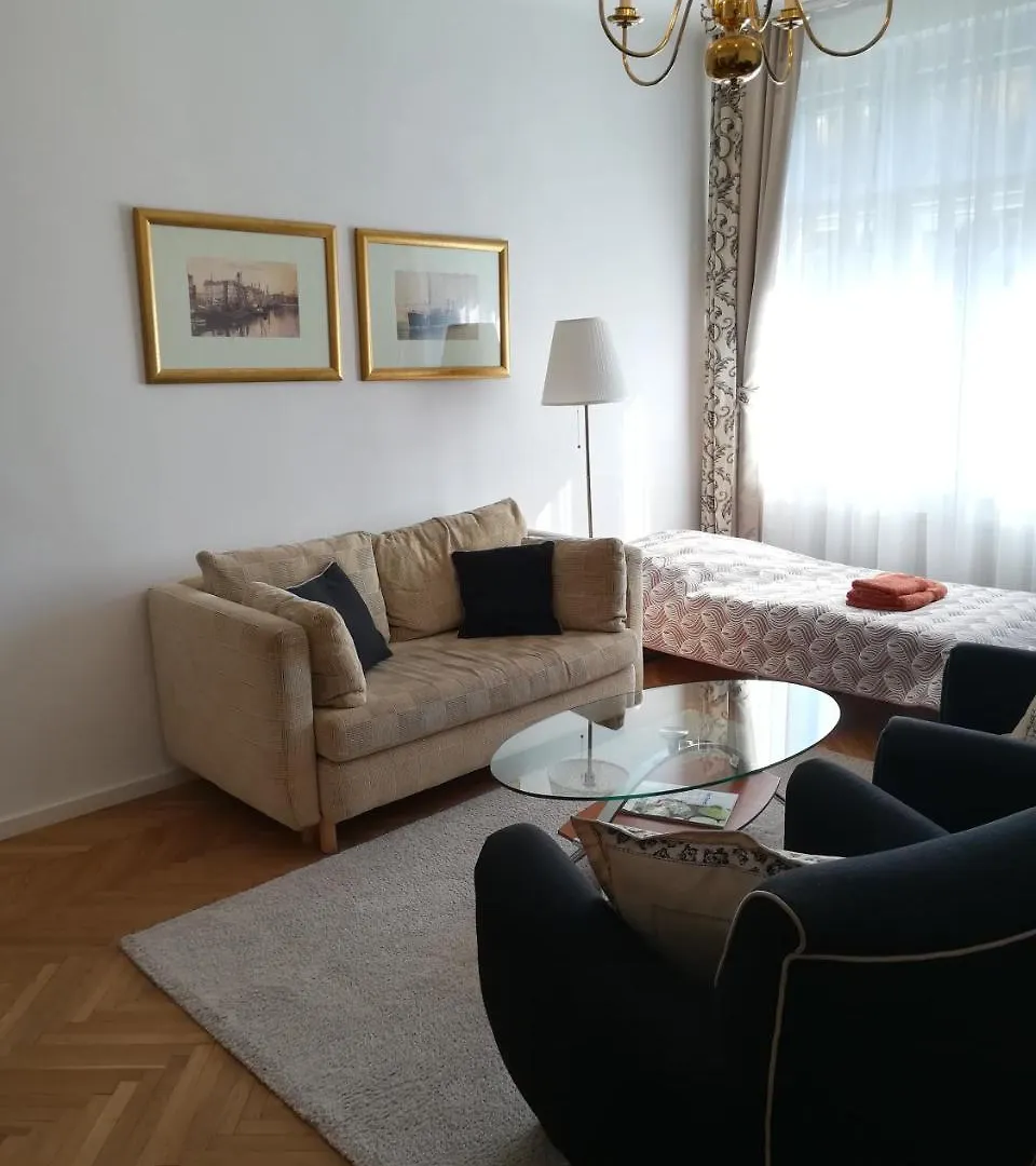 Halada House Apartments Κάρλοβι Βάρι