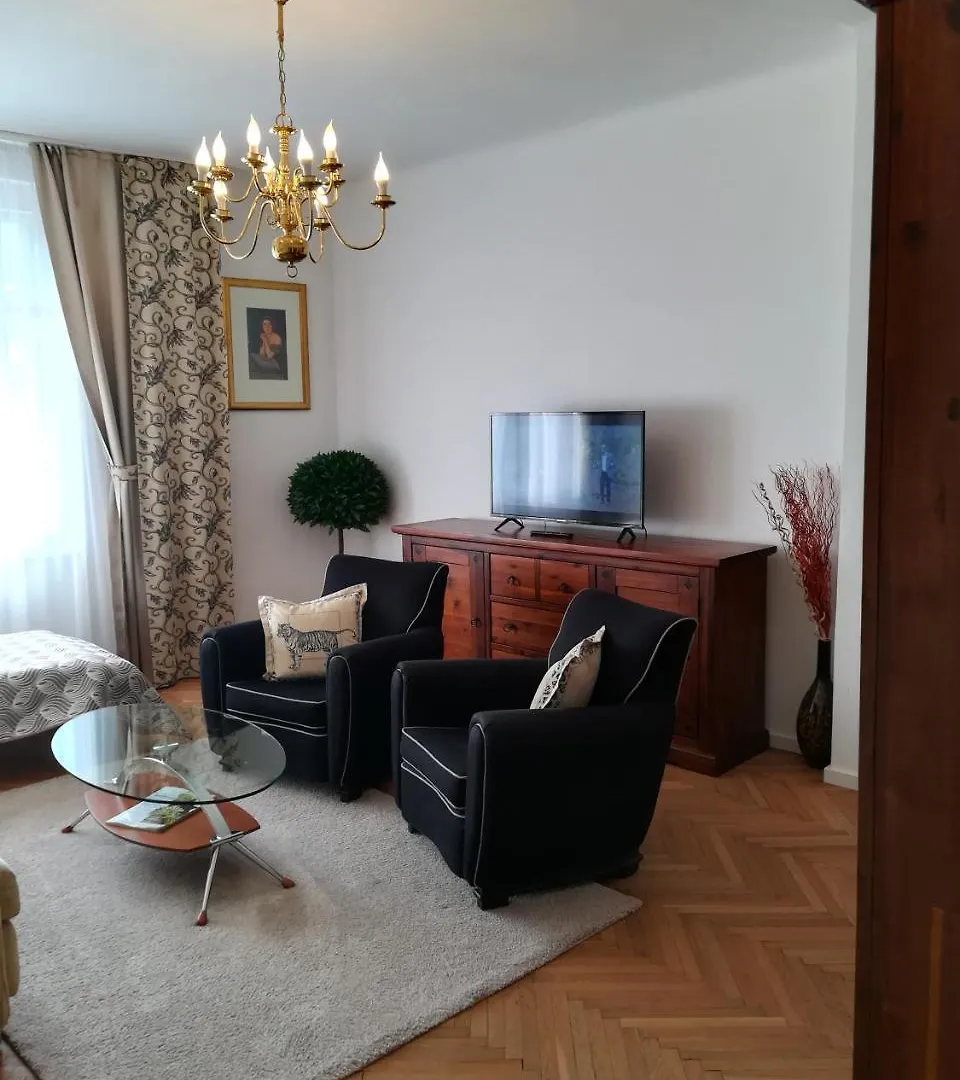 Halada House Apartments Κάρλοβι Βάρι