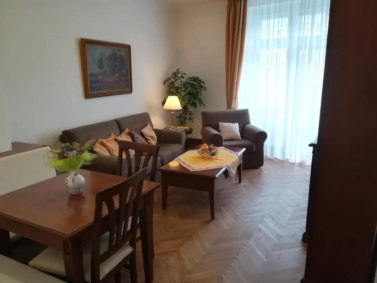 Halada House Apartments Κάρλοβι Βάρι