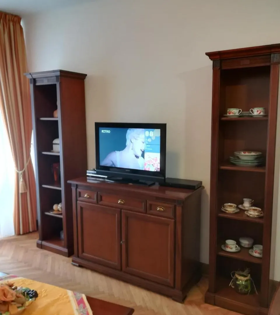 Halada House Apartments Κάρλοβι Βάρι 0*,